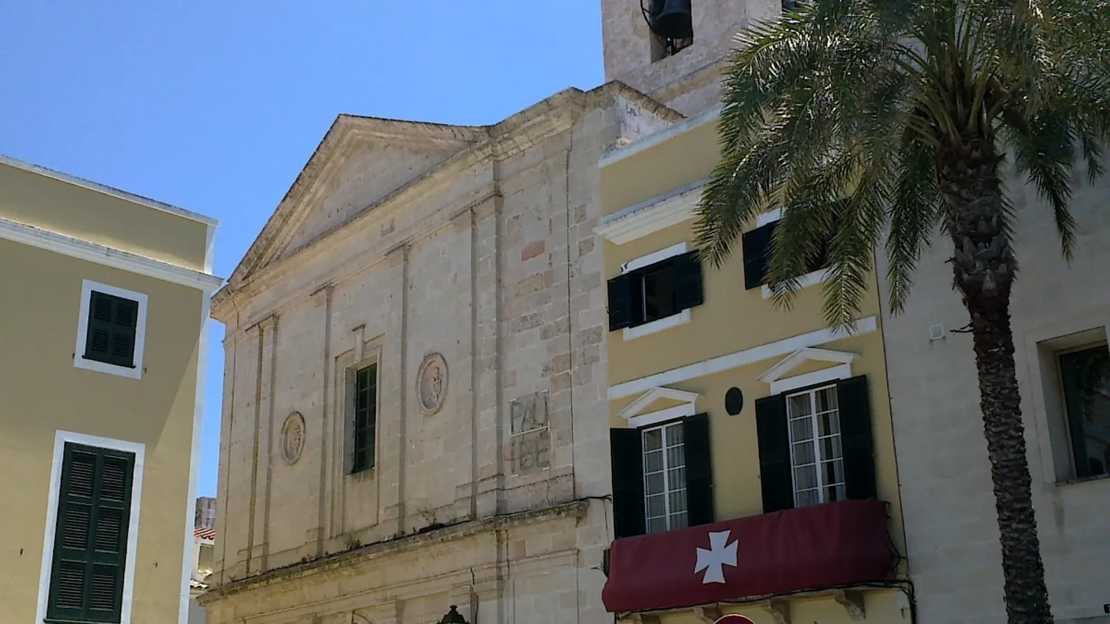 Casco histórico de Ciutadella de Menorca con la catedral al fondo
