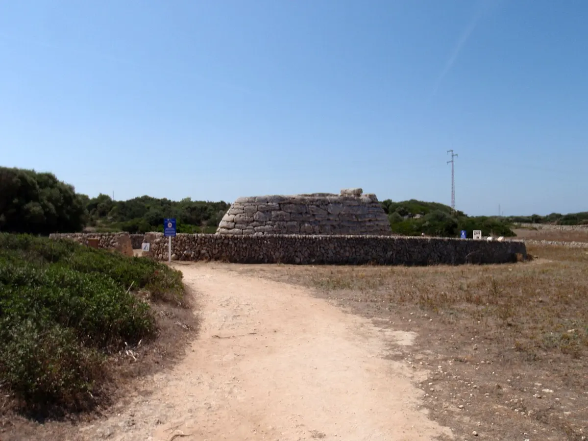 Naveta des Tudons, monumento funerario talayótico cerca de Ciutadella